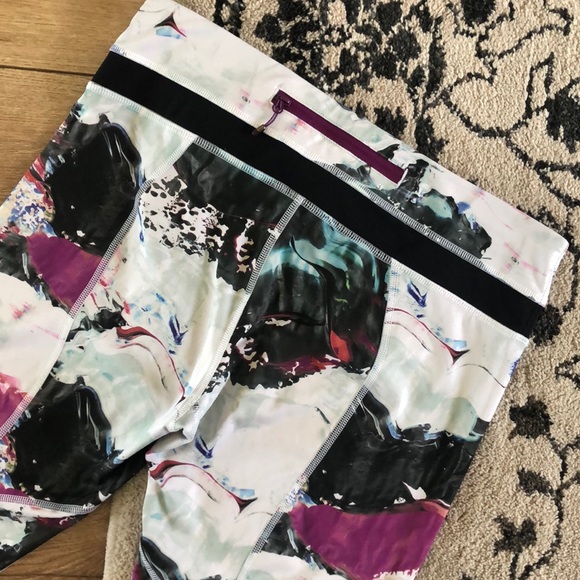 LULULEMON inspire crop II full luxtreme 8 - Picture 11 of 12